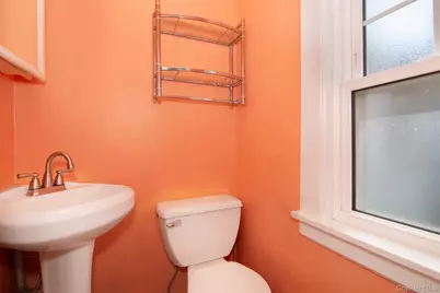 306 Hutchinson Boulevard, Fleetwood, NY 10552 - Photo 11