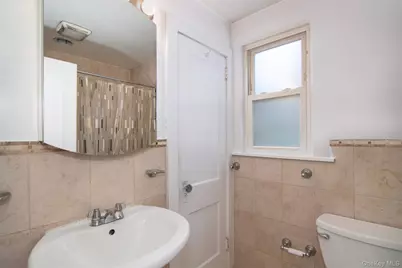 306 Hutchinson Boulevard, Fleetwood, NY 10552 - Photo 15