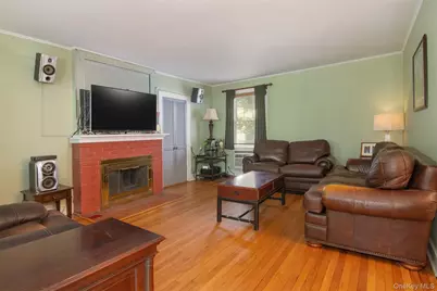 306 Hutchinson Boulevard, Fleetwood, NY 10552 - Photo 3