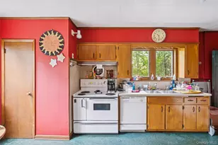 21 Connecticut Ave, Freeport, NY 11520 - Photo 11