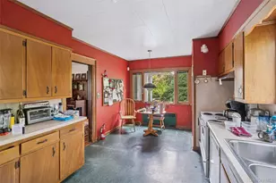 21 Connecticut Ave, Freeport, NY 11520 - Photo 9