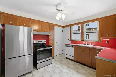 82 Shelley Avenue, Port Chester, NY 10573 - Photo 9