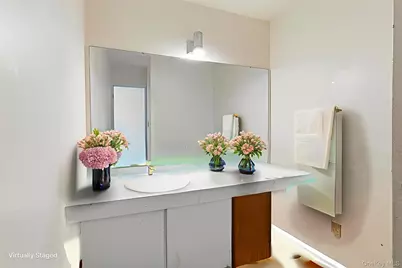 9 Beatrice Lane, Glen Cove, NY 11542 - Photo 7