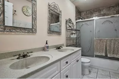 4 E Hill Drive, Smithtown, NY 11787 - Photo 23