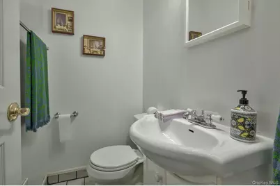 4 E Hill Drive, Smithtown, NY 11787 - Photo 19