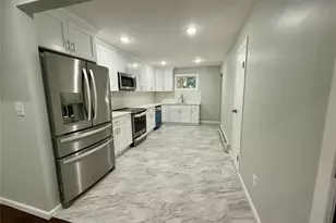 9 Holt St, Amityville, NY 11701 - Photo 25