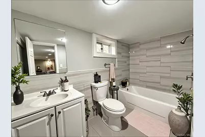 9 Holt Street, Amityville, NY 11701 - Photo 11