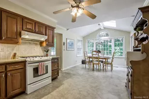 12 Foxdale Ct, Huntington Station, NY 11746 - Photo 15