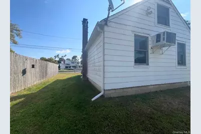 19 Carlson Lane, East Northport, NY 11731 - Photo 5