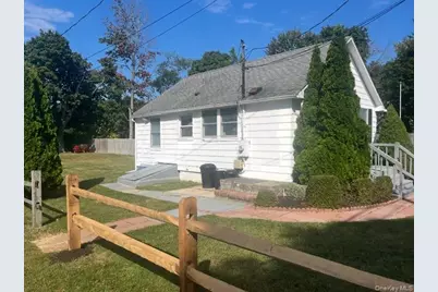 19 Carlson Lane, East Northport, NY 11731 - Photo 5