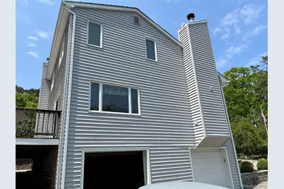 27 Newtown Court, Hampton Bays, NY 11946 - Photo 3