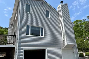 27 Newtown Ct, Hampton Bays, NY 11946 - Photo 3