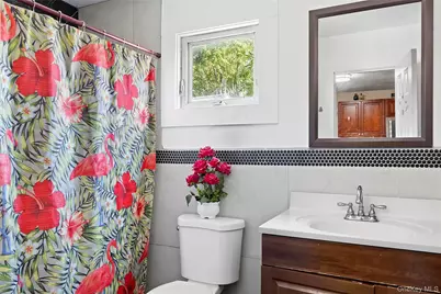 135 Lake Avenue, Flanders, NY 11901 - Photo 7