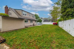 265 Beachview St, Copiague, NY 11726 - Photo 19