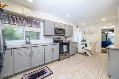 265 Beachview Street, Copiague, NY 11726 - Photo 7