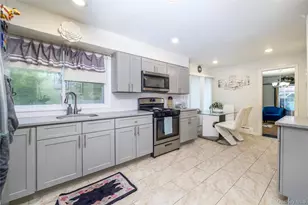 265 Beachview St, Copiague, NY 11726 - Photo 7