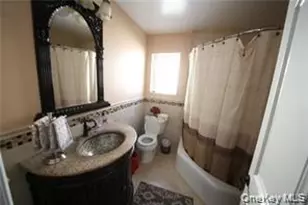 2032 Hobart Ave, Bronx, NY 10461 - Photo 11