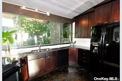 48 Westland Drive, Glen Cove, NY 11542 - Photo 9