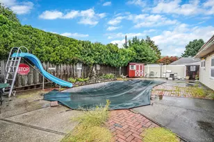 246 Blacksmith Rd, Levittown, NY 11756 - Photo 27