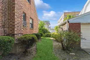 190-17 42nd Ave, Flushing, NY 11358 - Photo 11