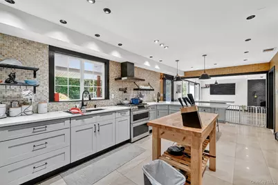 306 S Pascack Road, Nanuet, NY 10954 - Photo 17