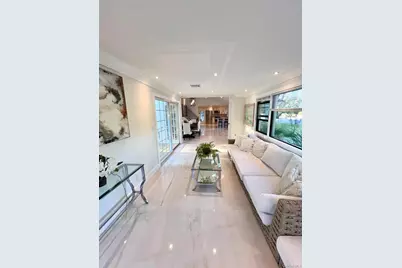 566 Locust Avenue, Oakdale, NY 11769 - Photo 11