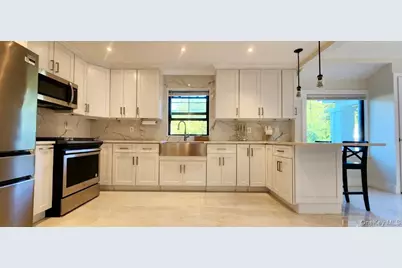 566 Locust Avenue, Oakdale, NY 11769 - Photo 9