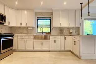 566 Locust Ave, Oakdale, NY 11769 - Photo 9