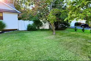 566 Locust Ave, Oakdale, NY 11769 - Photo 29