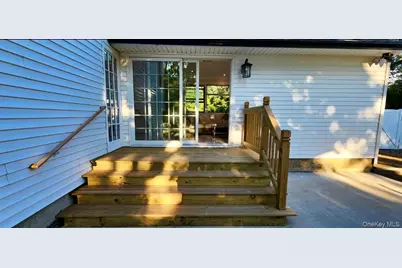 566 Locust Avenue, Oakdale, NY 11769 - Photo 27