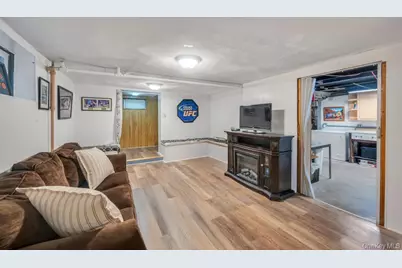 99 Hunter Avenue, Valley Stream, NY 11580 - Photo 9