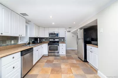 3731 Park Avenue, Wantagh, NY 11793 - Photo 11