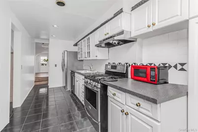 3212 Fish Avenue, Bronx, NY 10469 - Photo 5