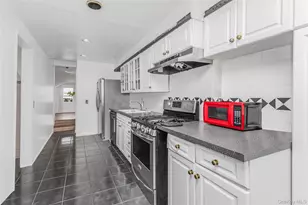 3212 Fish Ave, Bronx, NY 10469 - Photo 5