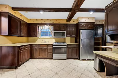 145 Cornwell Avenue, Valley Stream, NY 11580 - Photo 9