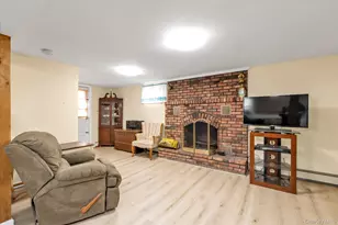 27 Juniper Rd, Port Washington, NY 11050 - Photo 19