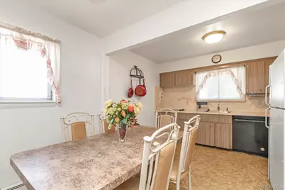 27 Juniper Road, Port Washington, NY 11050 - Photo 5