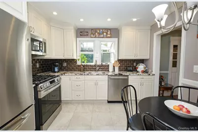 20 Geranium Avenue, Floral Park, NY 11001 - Photo 19