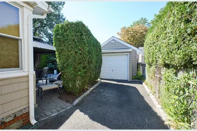 20 Geranium Avenue, Floral Park, NY 11001 - Photo 35