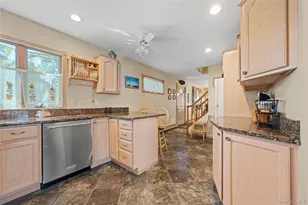 166 Swan Ln, Levittown, NY 11756 - Photo 7