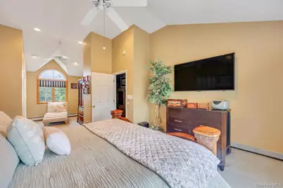 63 Silver Lane, Levittown, NY 11756 - Photo 17