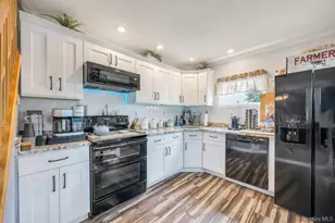 63 Silver Ln, Levittown, NY 11756 - Photo 3