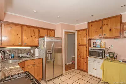 305 Crowell Street, Hempstead, NY 11550 - Photo 7