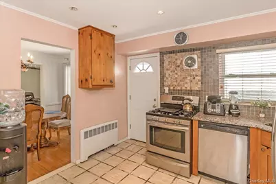 305 Crowell Street, Hempstead, NY 11550 - Photo 9