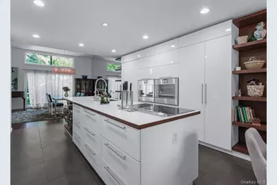 15 Fairway Circle S #15, Manhasset, NY 11030 - Photo 11