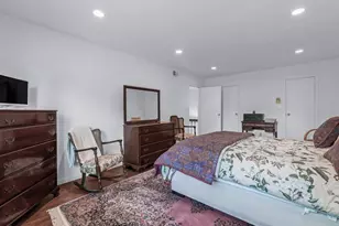 15 Fairway Cir S, Manhasset, NY 11030 - Photo 27