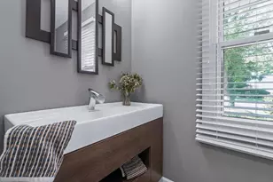 15 Fairway Cir S, Manhasset, NY 11030 - Photo 7