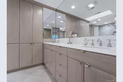 15 Fairway Circle S #15, Manhasset, NY 11030 - Photo 21