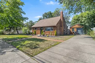 146 E Carmans Rd, East Farmingdale, NY 11735 - Photo 3