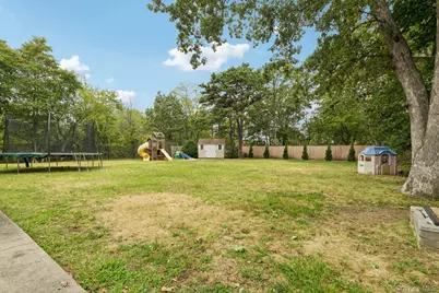 111 Berry Street, Lindenhurst, NY 11757 - Photo 17